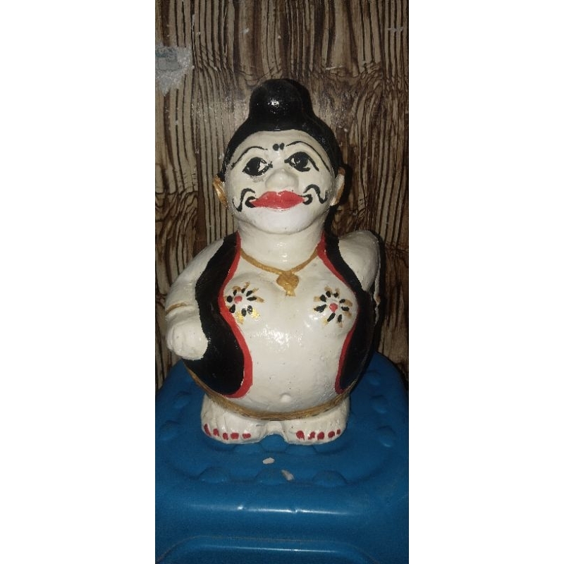 Celengan tanah liat karakter semar