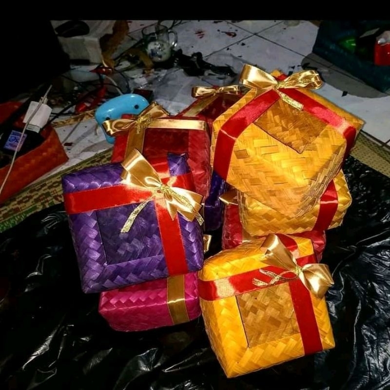 

HALODUL - Besek 25 x 25 x 8 cm/Besek Mika Natural/Besek Mika Warna/Besek Bambu Tradisional PWR