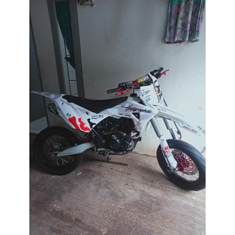 Decal sticker KLX GORDON full bodi desain bebas suka suka bisa rubah nama dan nomer