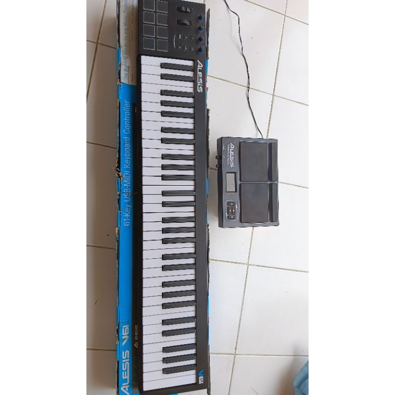 Alesis v61 dan Alesis Samplepad 4