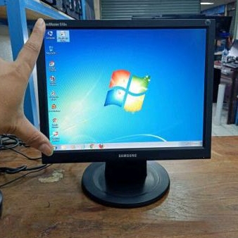 MONITOR SAMSUNG 15 INCHI KOTAK