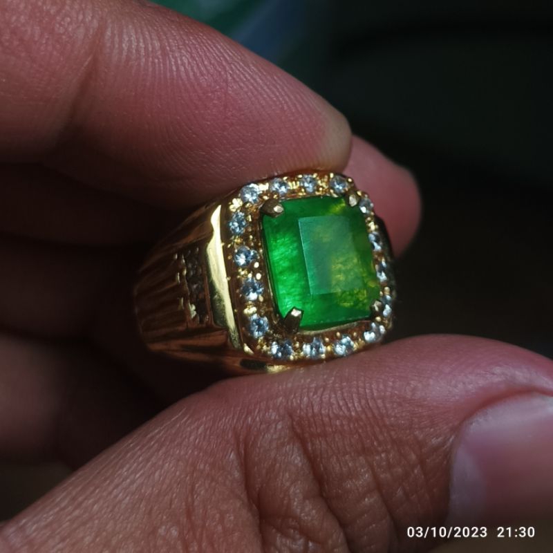 BATU NATURAL EMERALD BERYL / ZAMRUD ZAMBIA