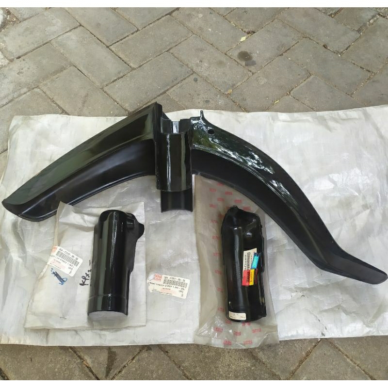 Spakbor cover Fender depan yamaha Force 1 F1 F1z fiz crypton sigma set kupingan hitam original | 3XA