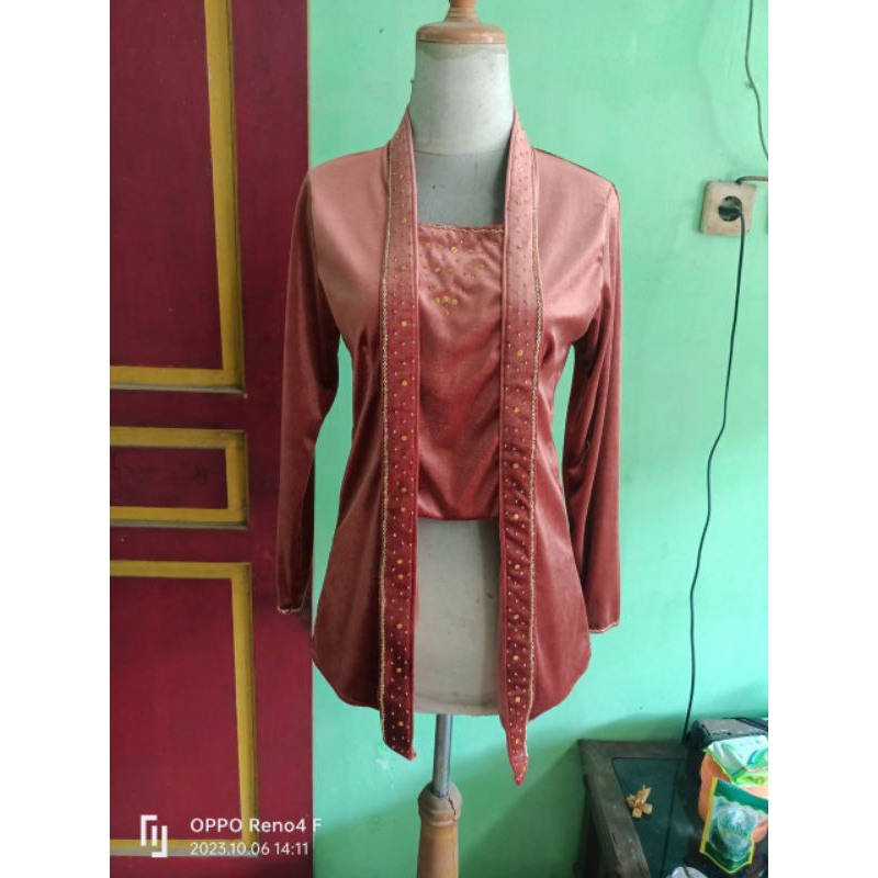 kebaya bludru payet