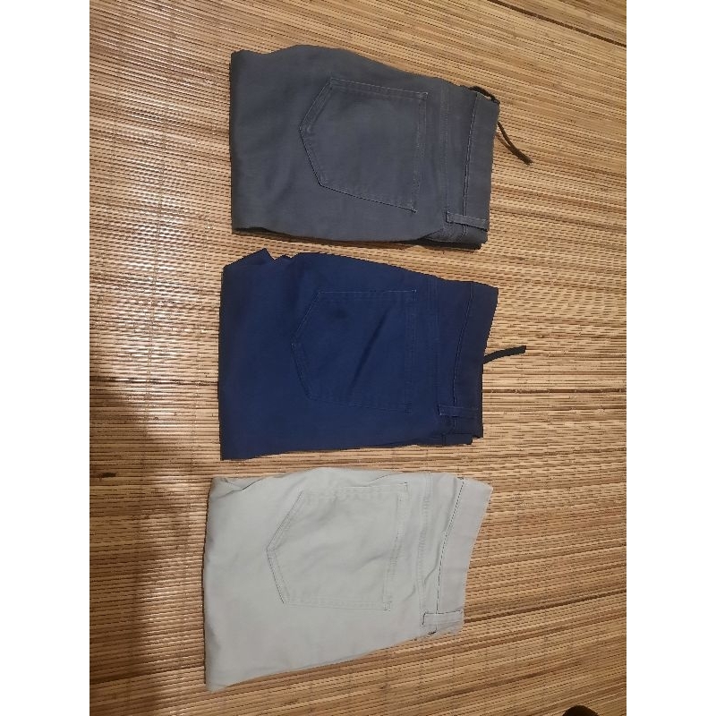 Celana Jeans Warna Ultra Stretch Uniqlo Size M