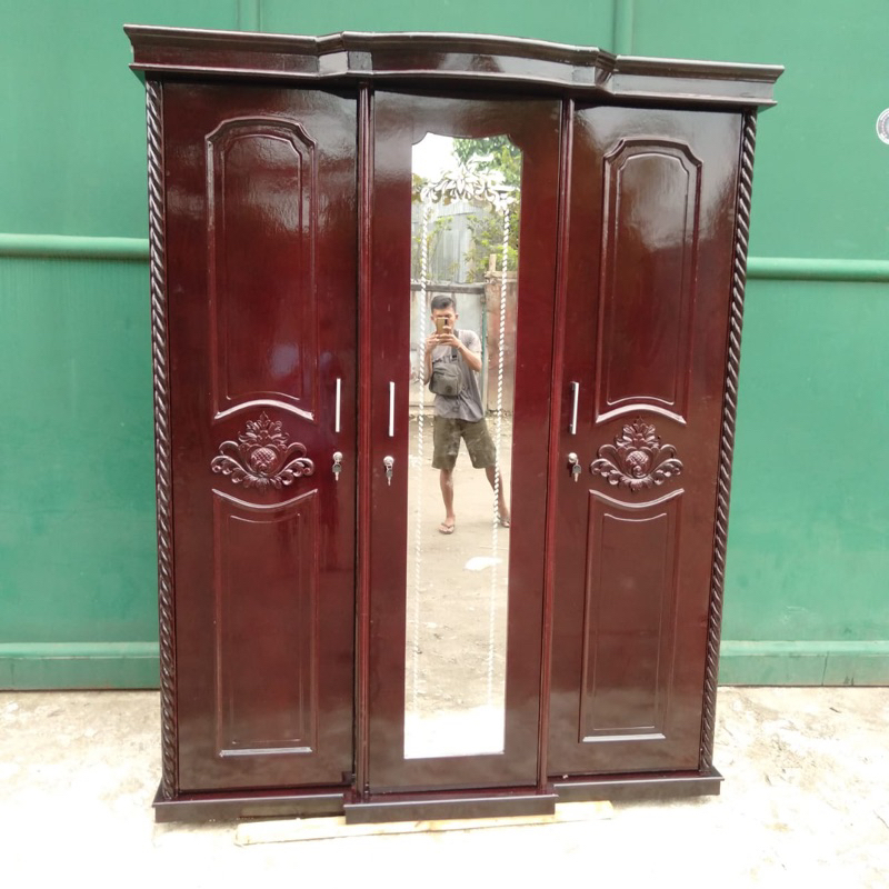 Lemari Pakaian Kayu 3 Pintu