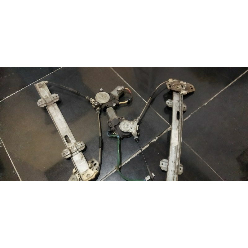 power window ferio bagian depan kanan kiri