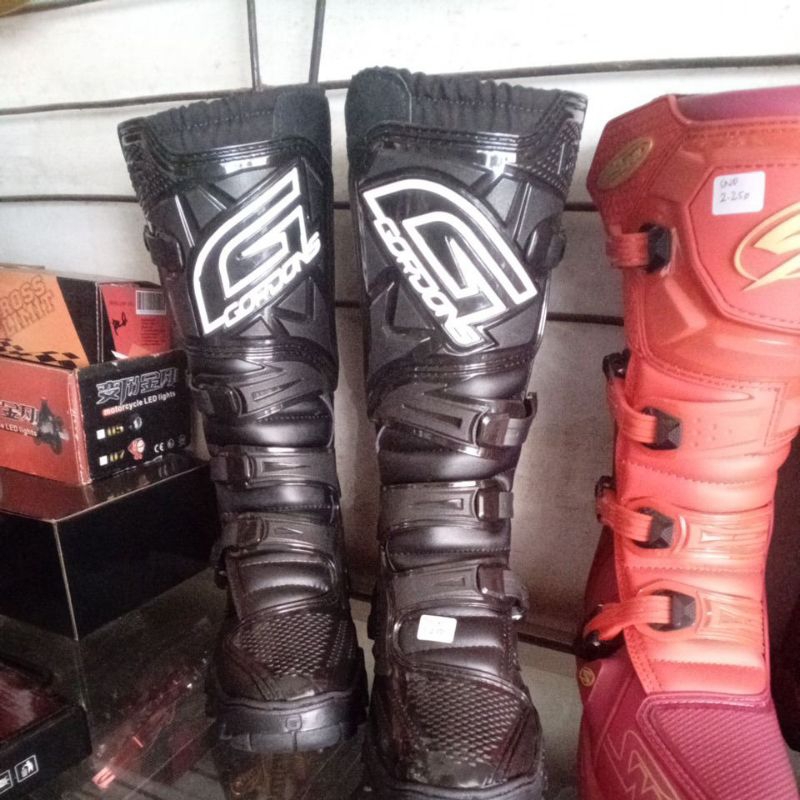 sepatu gordons hitam ukuran 44