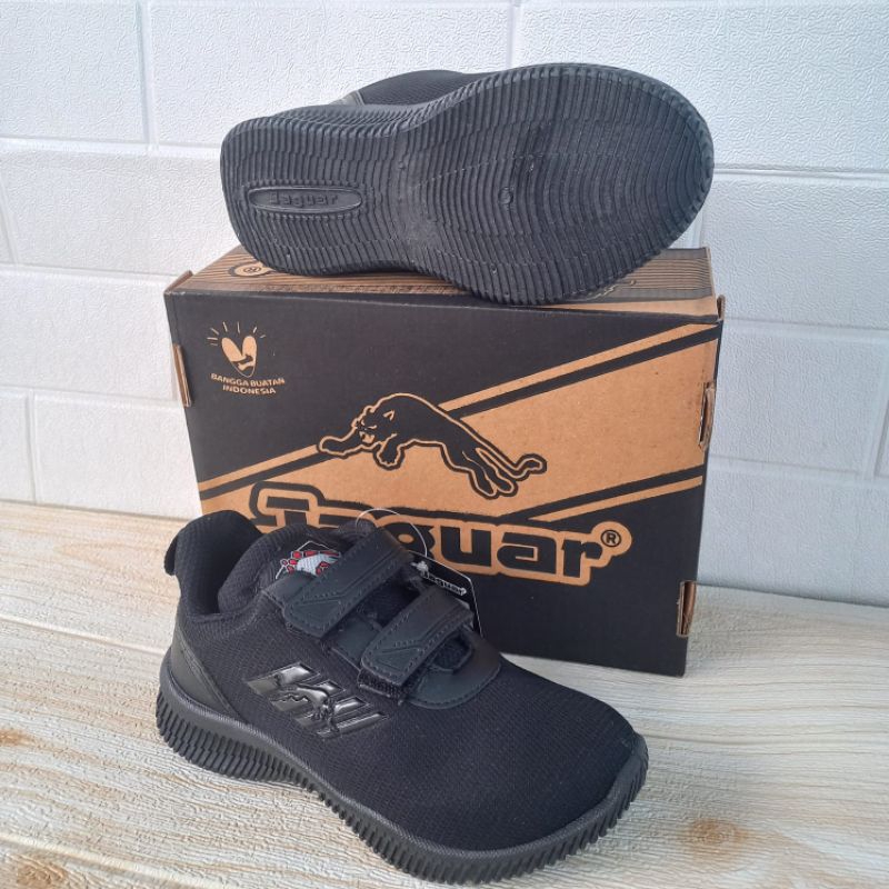 Sepatu sekolah JAGUAR