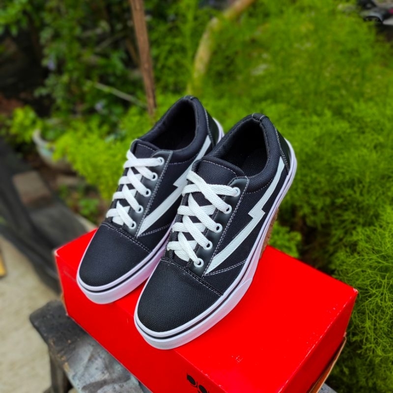 SEPATU SNEAKERS FLASH PRIA/WANITA (cod bayar ditempat)