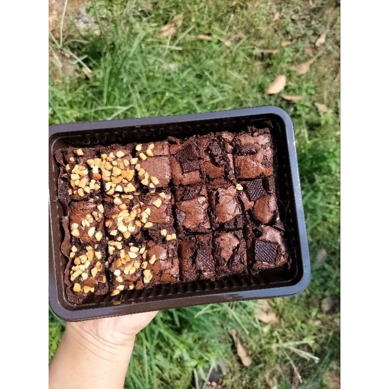 

chewy/fudgy brownies ori &full topping