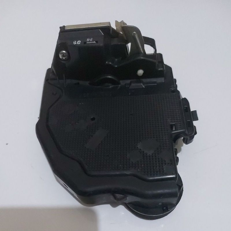 Door Lock Pintu Tengah Honda Brio Mobilio Kiri Original