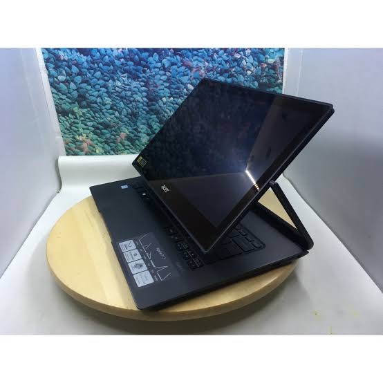 Laptop acer aspire R7 core i5