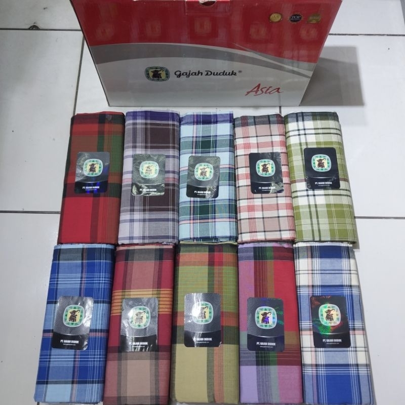 sarung gajah duduk asia merah putih