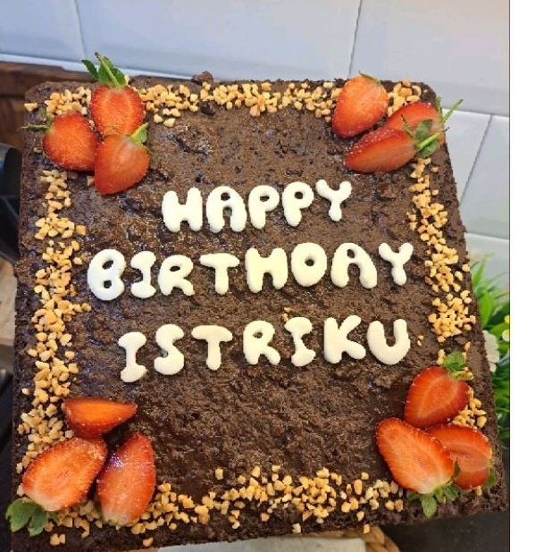 

BISA DADAKAN CHAT DULU, KUE ULTAH HAMPERS BROWNIES DAN LAINNYA