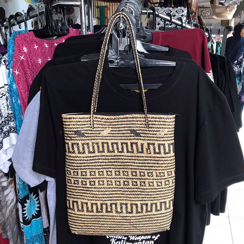 tas rotan khas kalimantan