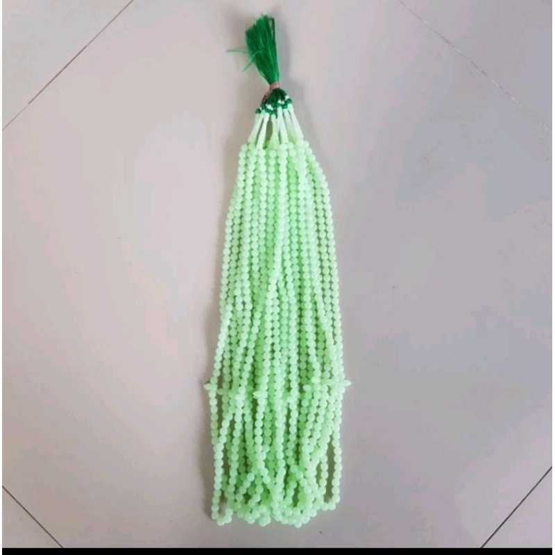 Tasbih Fosfor 99 ukuran sedang 8 mm terlihat dalam gelap