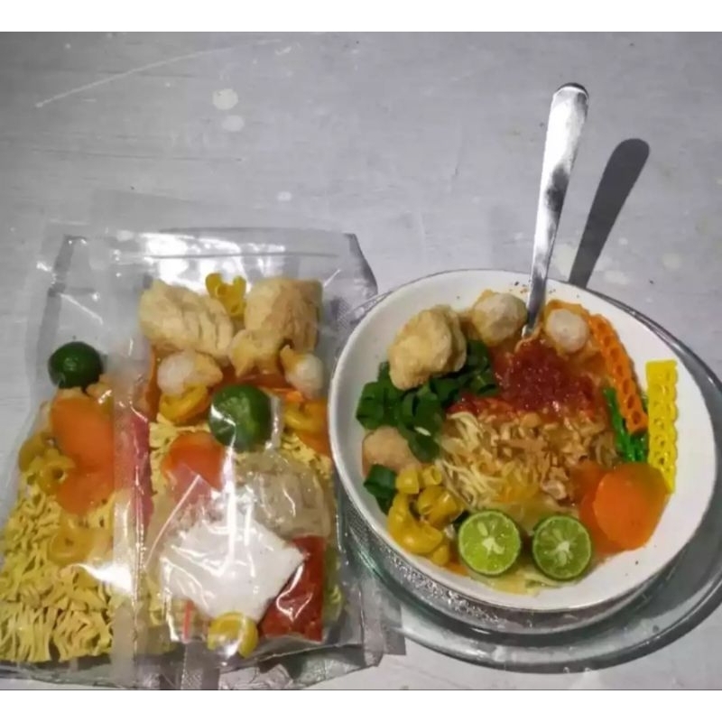 

Seblak instan Nyi iteng Paket 12 bungkus sudah komplit bumbu dll enak gurih pedas miyazawa food