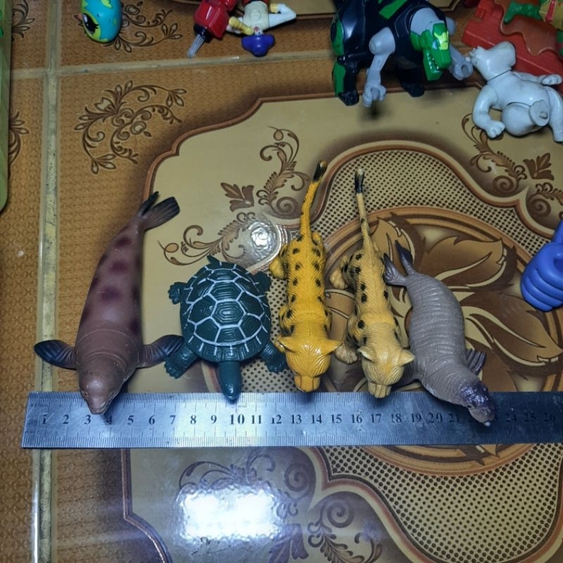 mainan / figure dikoleksi edukasi anak hewan kura kura macan dll