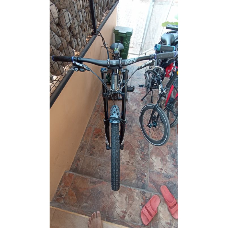 Sepeda Polygon Collosus DH 2.0