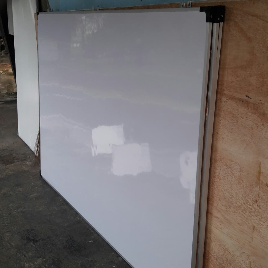 

Whiteboard 120 × 180 Cm Gantung Non Magnetik