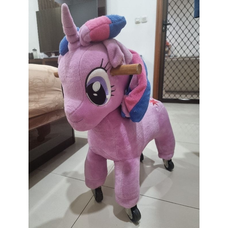 Kuda kudaan kayu unicorn