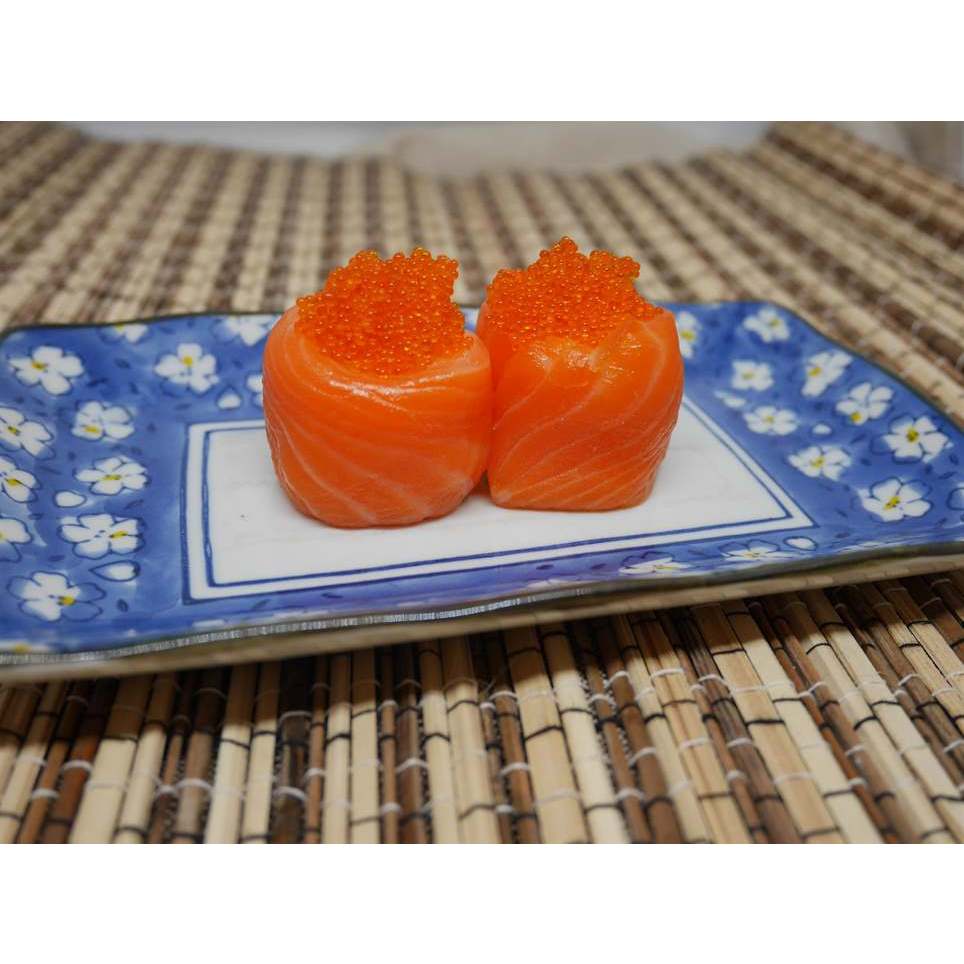 

Salmon Tobiko Nigiri