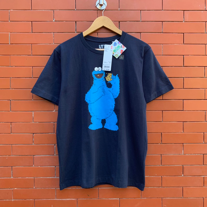 [NEWTAG] Uniqlo x KAWS Sesame Street cookie monster navy