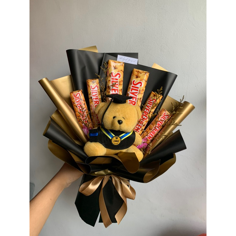 BUKET COKLAT BONEKA WISUDA (SILVER QUEEN)