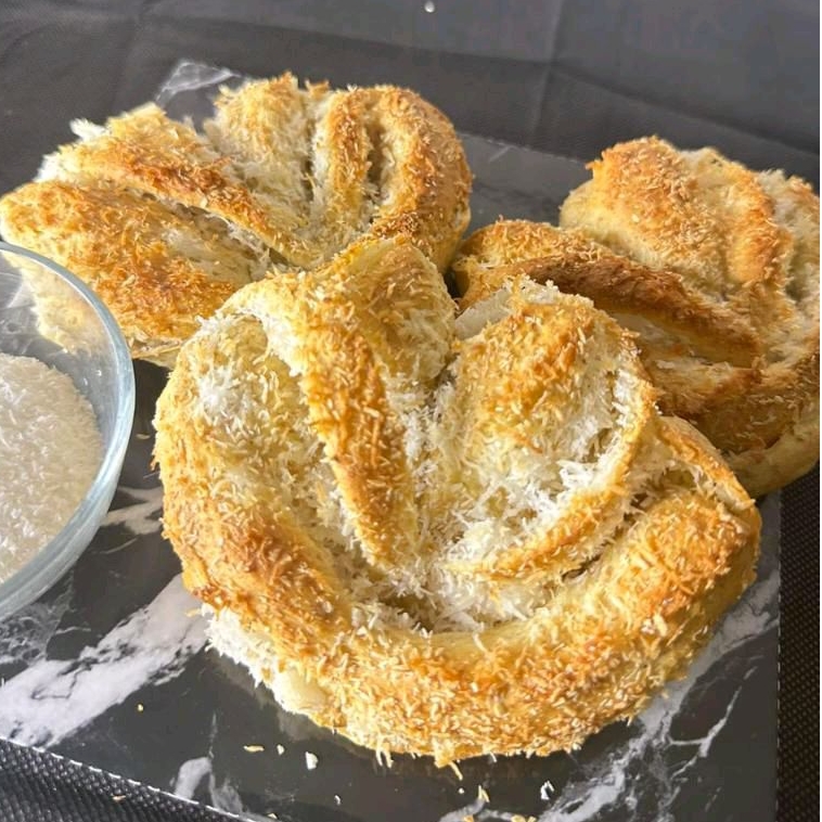 

Tori Bread | Roti Gandum Isi Kelapa