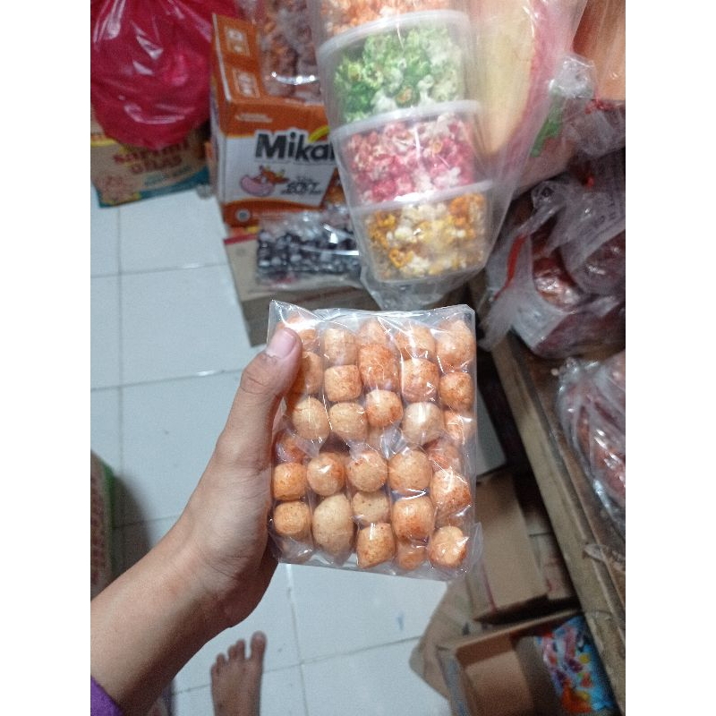 

Snack Tahu bulat rasa pedas gurih 1 pack isi 10 pcs