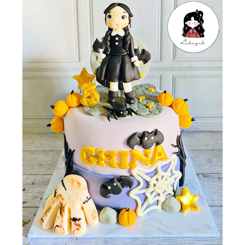 

Kue Ulang Tahun Karakter Wednesday (fondant 18cm)