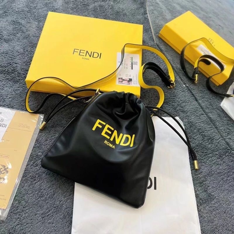 tas Fendi serut free box