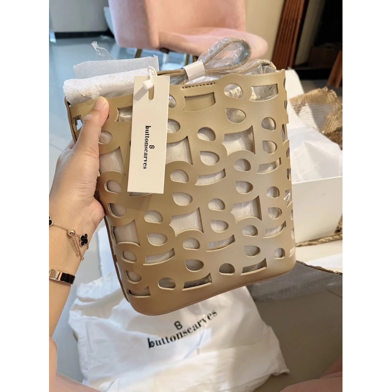 Clea Bucket Bag Buttonscarves NEW
