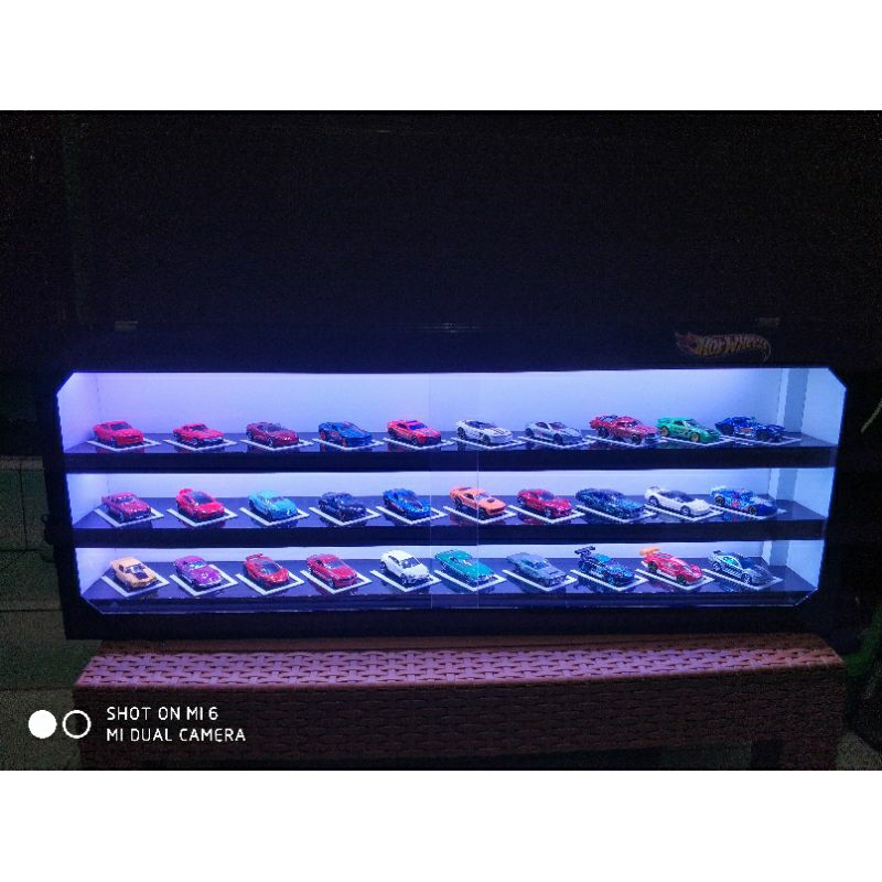 Rak Hotwheels atau diorama display akrilik isi 30 Lampu LED RGB dan Remote Wireless