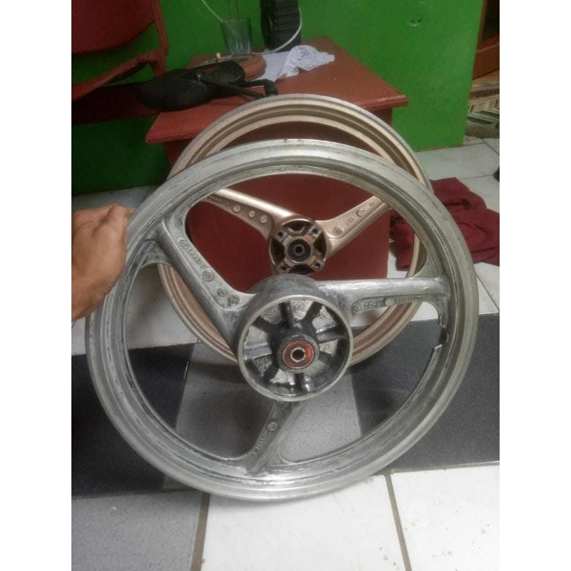 Velg F1zr/F1zr Palang 3 Enkei 1 (Depan Belakang)