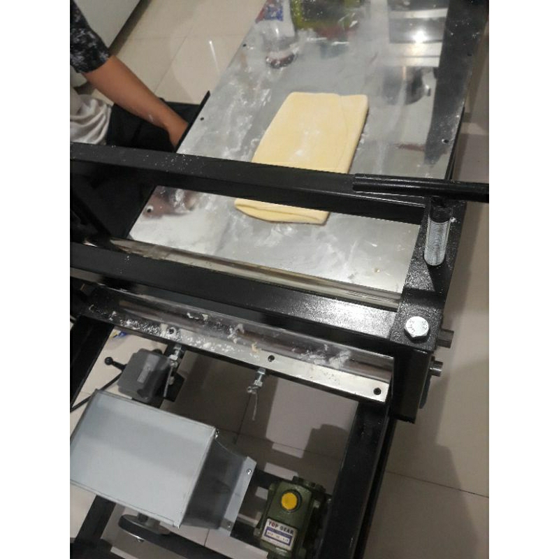 DOUGH SHEETER/ MESIN PASTRY PEMIPIH ADONAN PASTRY LOKAL