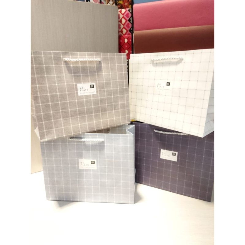 

Paper Bag lucu Ukuran 25X9x19, 5cm