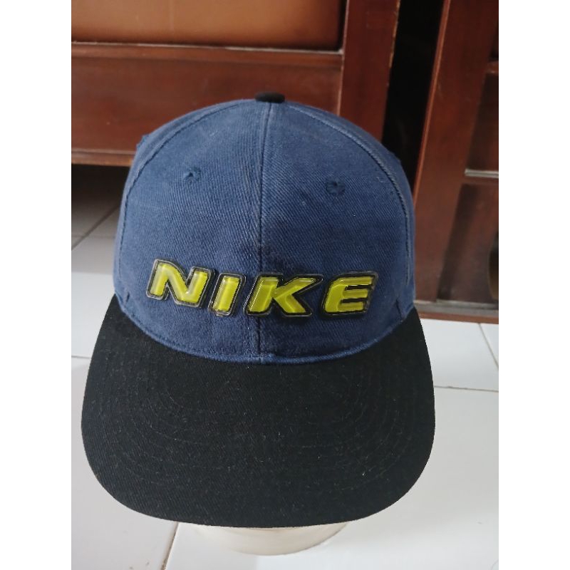 topi nike bubble