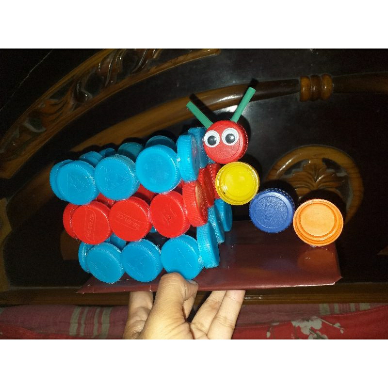 

Prakarya/Tugas Sekolah/Tempat Pensil/Kerajinan Tangan Dari Tutup Botol/Kerajinan Prakarya