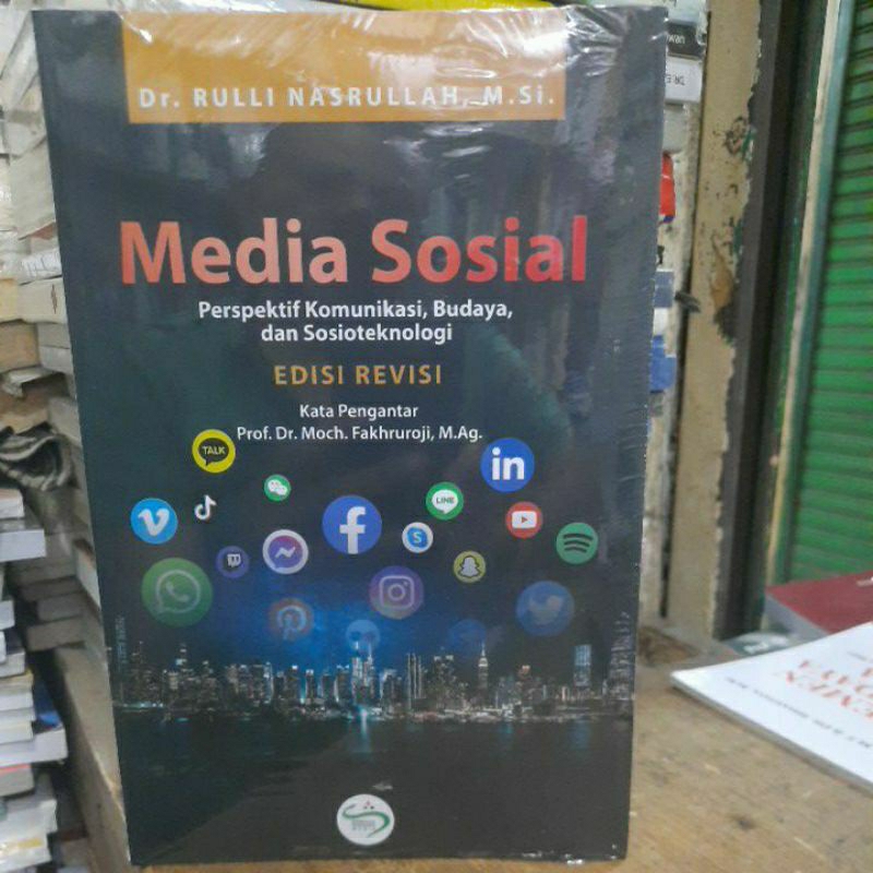 Media sosial perspektif komunikasi budaya dan sosioteknologi edisi reviisi.