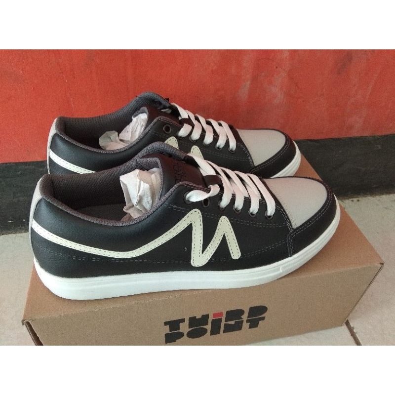 Sepatu Tomkins FUBAR hitam putih untuk pria ukuran 40-44