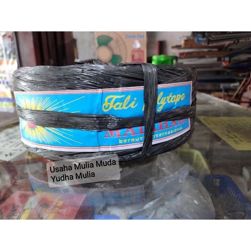 

TALI PLASTIK TALI RAFIA HITAM CAP MATAHARI UKURAN 4KG/ 400 GR 1 GULUNG