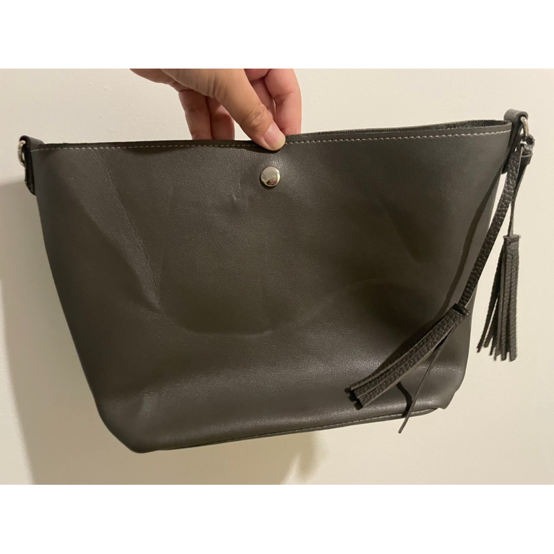 Sling Bag K*rea Warna Abu - PL VGC