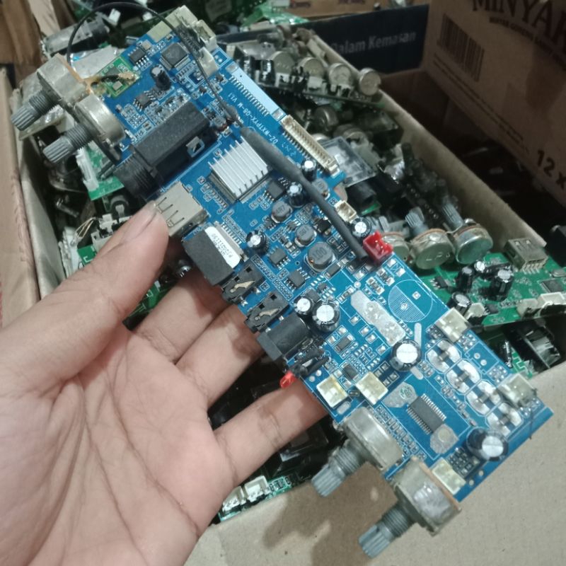 Modul Speaker bluetooth Noise 899 layar kondisi Rusak