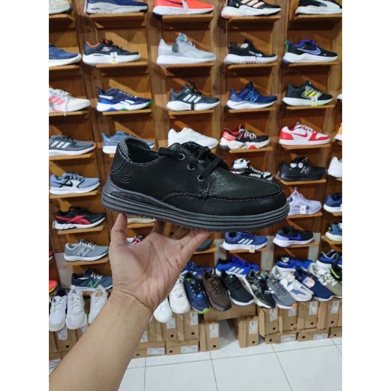 SKECHERS CLASSIC FIT