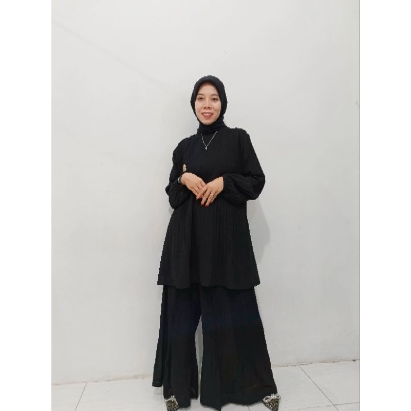 brend Shella sauki set-cel hitam