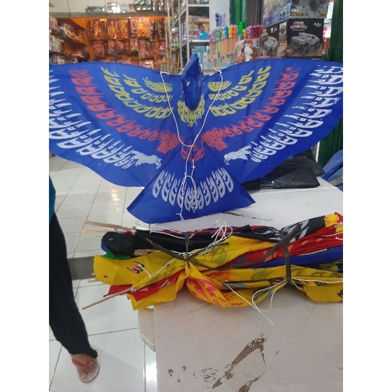 layangan hias burung