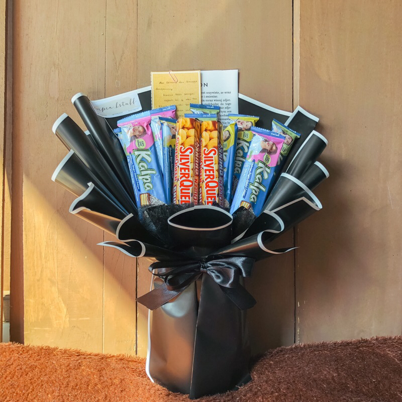BUCKET COKLAT SLVERQUEEN & KALPA HITAM WISUDA ULANG TAHUN