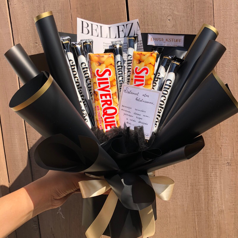 

BUCKET SILVERQUEEN CHOCOLATOS KELULUSAN WISUDA HITAM